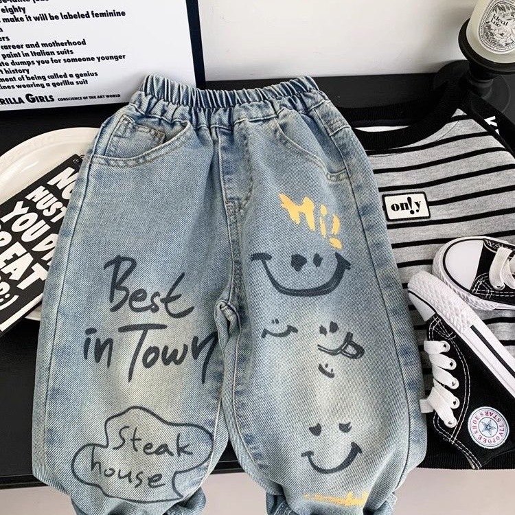 Pantaloni Larghi in Denim con  - Baby Clothing Drawing recensione e prezzo